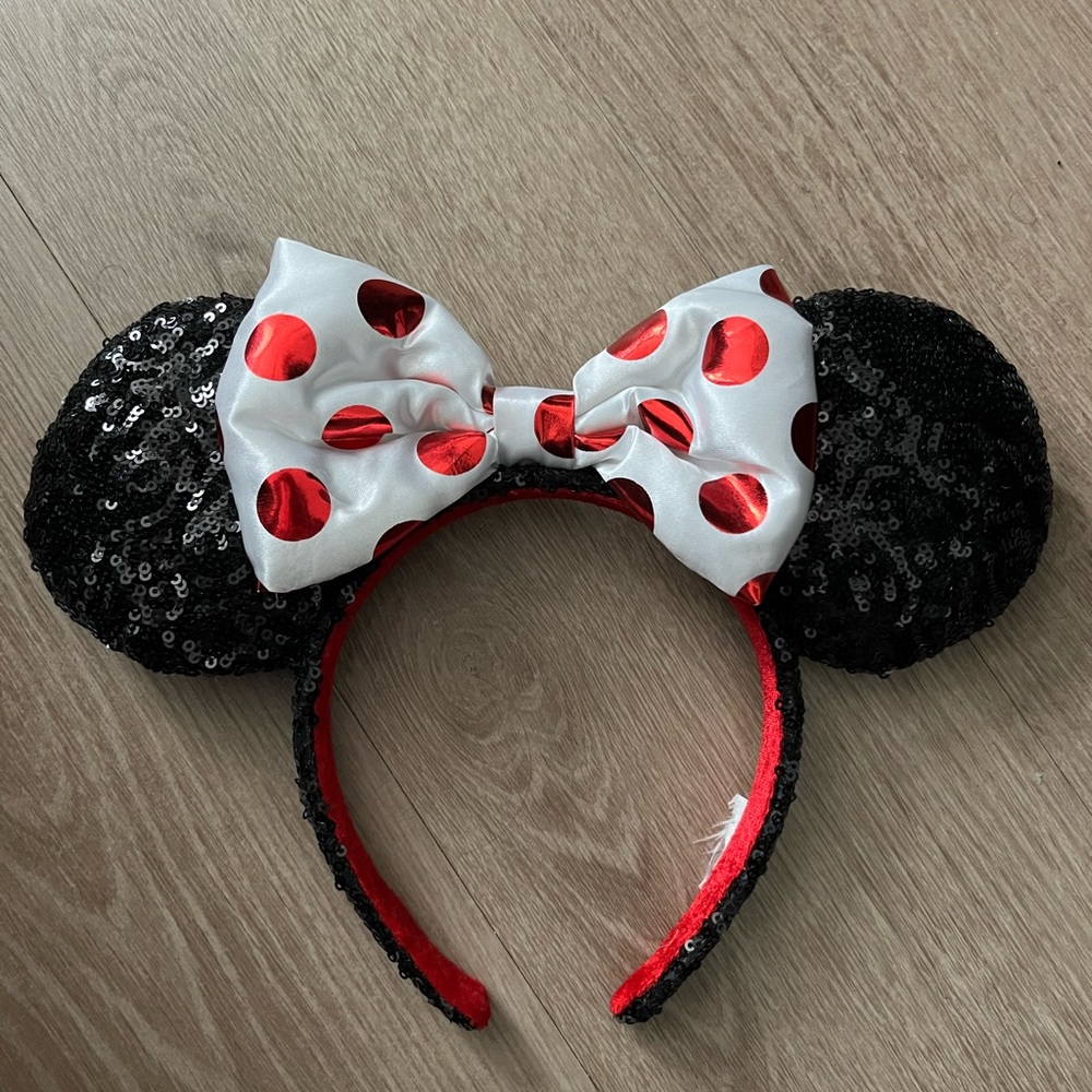 Minnie Mouse sparkle ears
